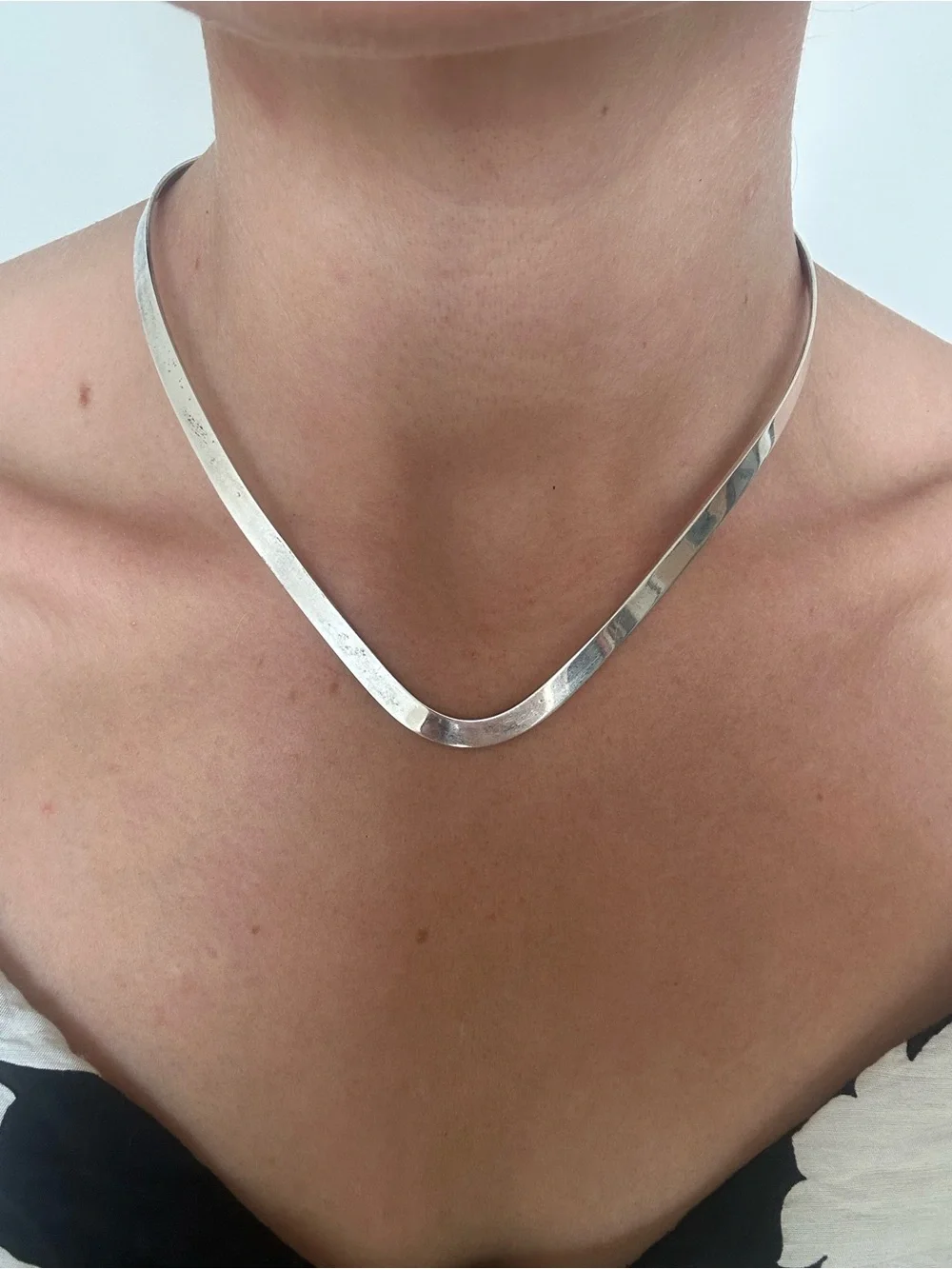 Minimalist Silver V-Shape Collar Necklace - Women Jewelry